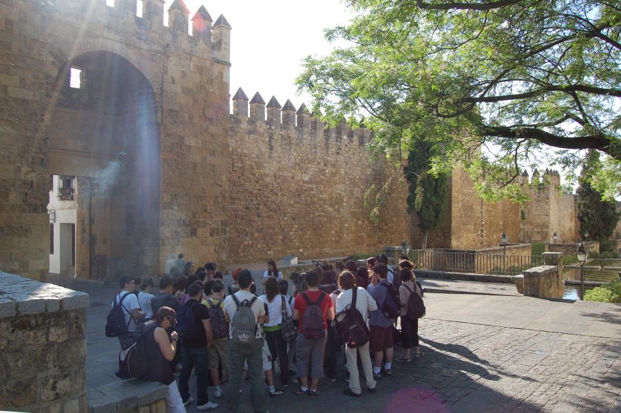 Au pied de cette muraille Au pied de cette muraille