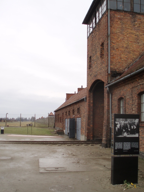 entrée Birkenau / Eingang Birkenau 2008